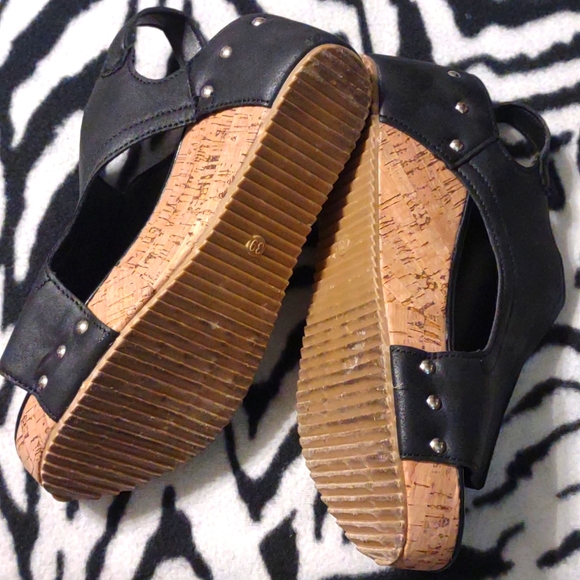 Ladies Sandals - Picture 3 of 3